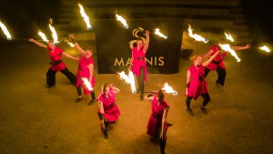 Magnis